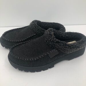 Dear foam men’s Black house shoes size medium 9-10‎